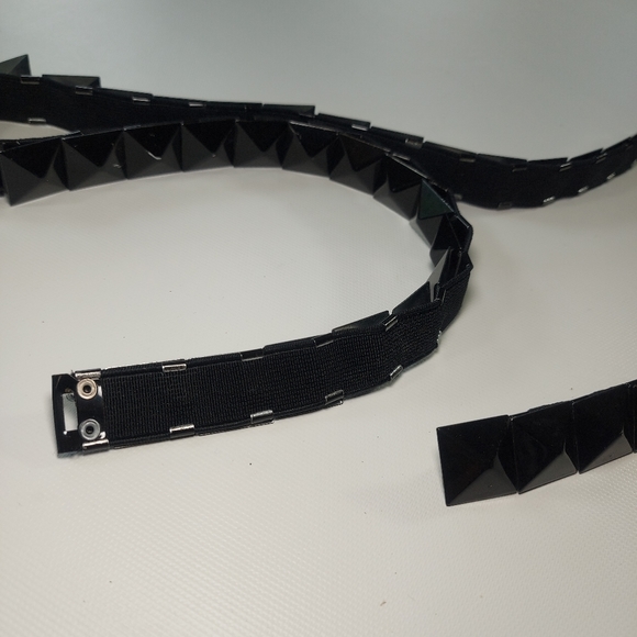 Black stepped metal squares elastic stretchy belt - Picture 3 of 7